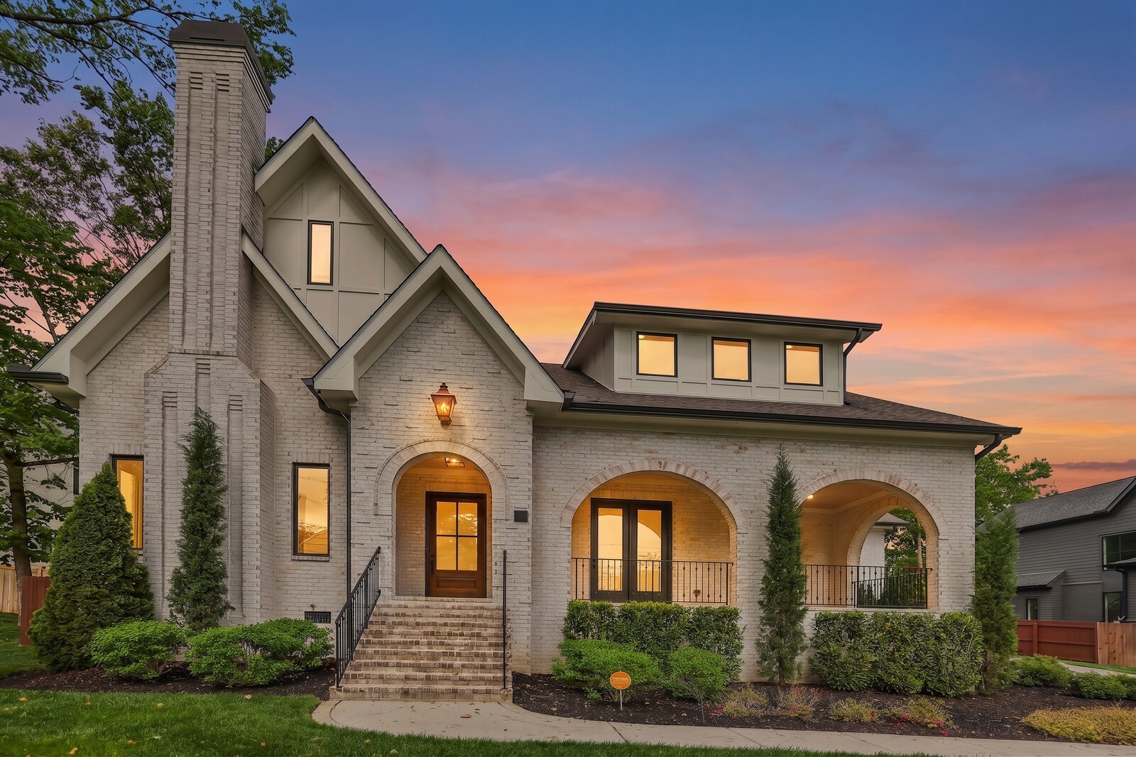 4427 Lealand Ln