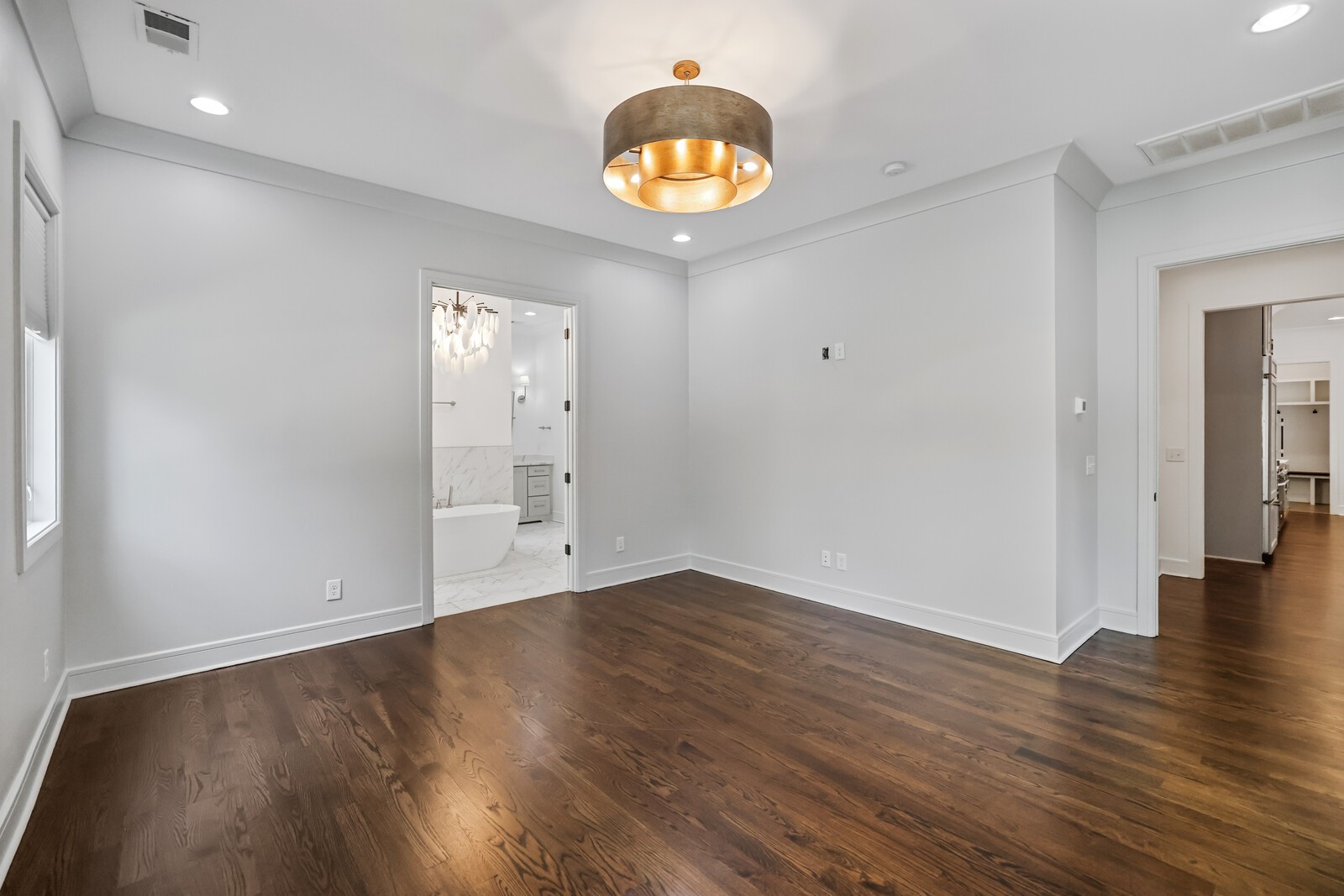 4427 Lealand Ln