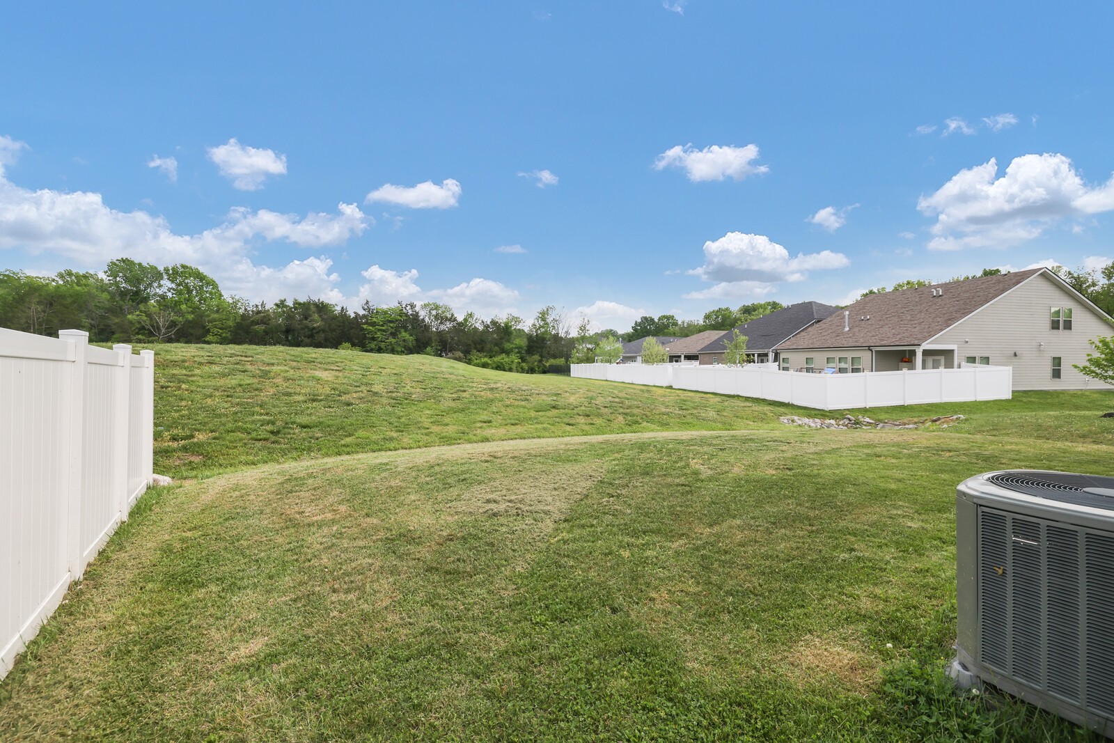 2453 Prairie Hill Dr