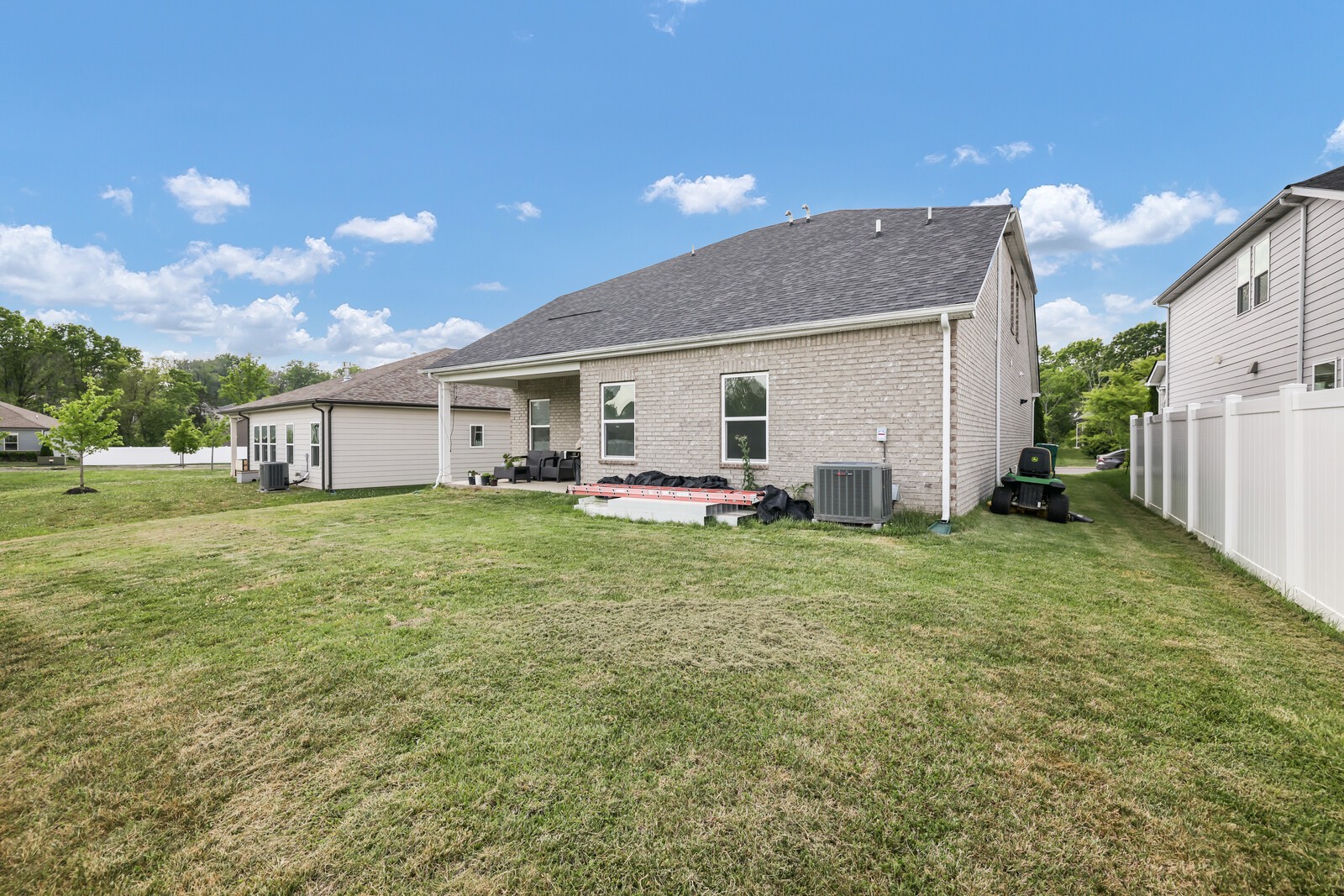 2453 Prairie Hill Dr