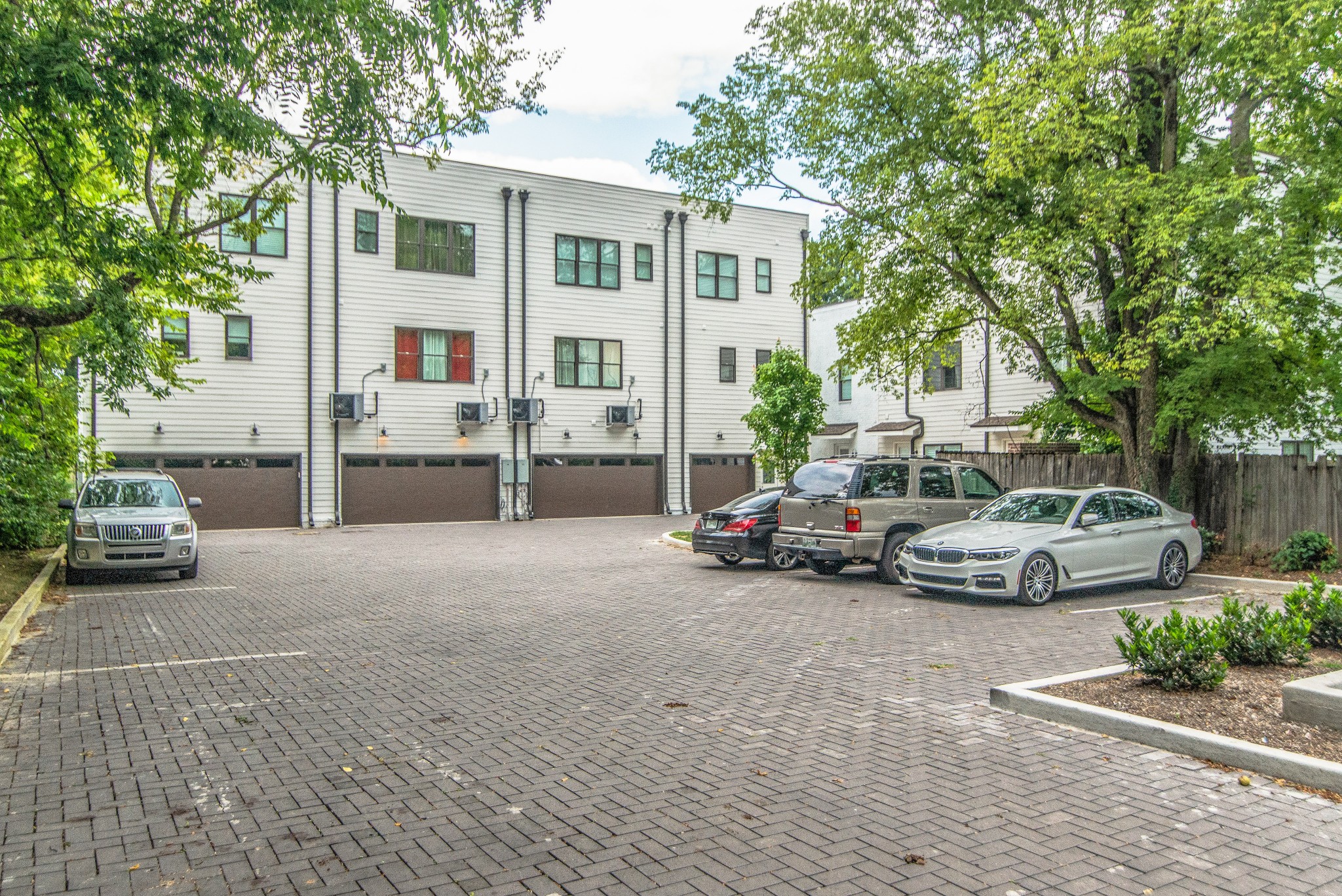 418 Douglas Ave