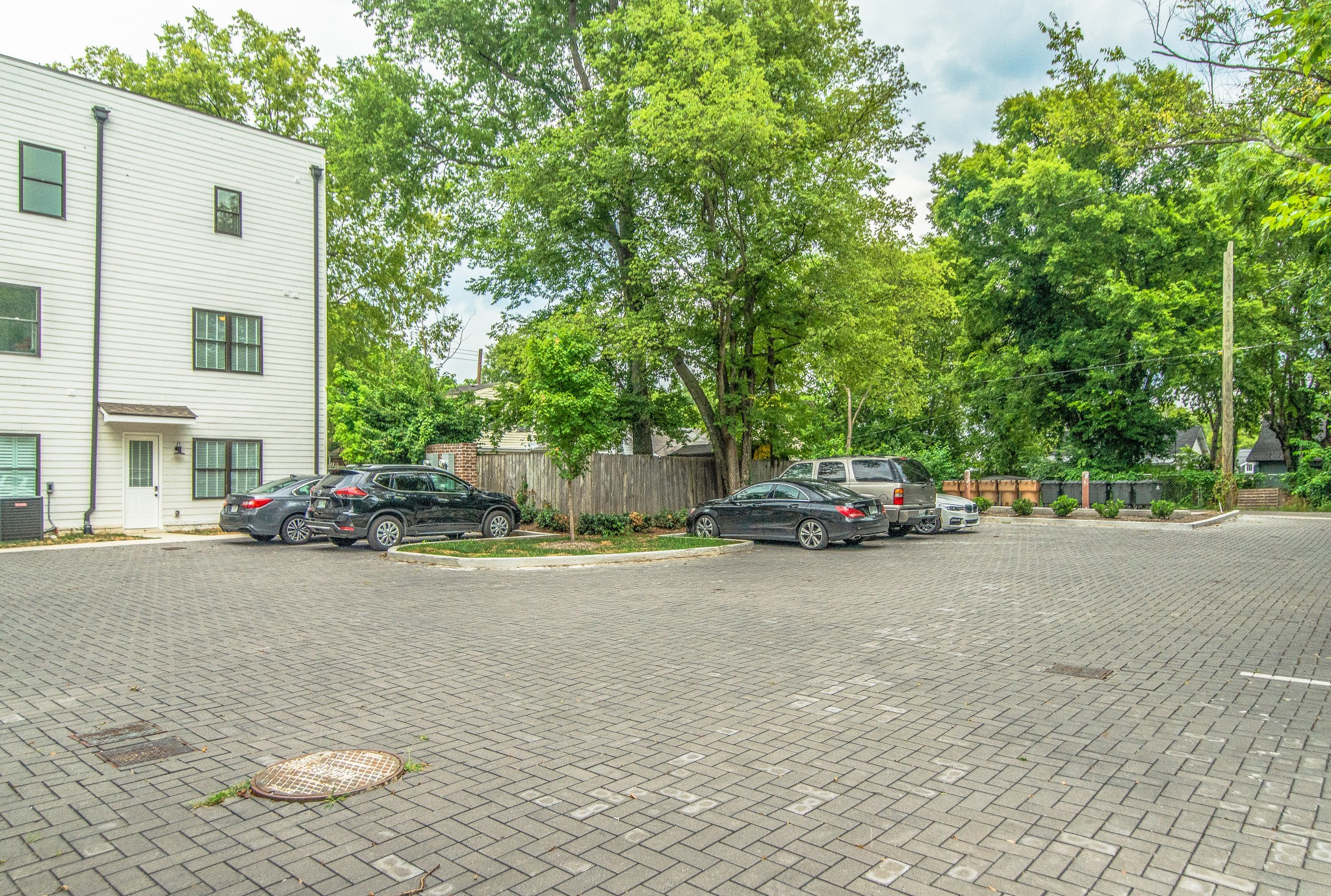 418 Douglas Ave