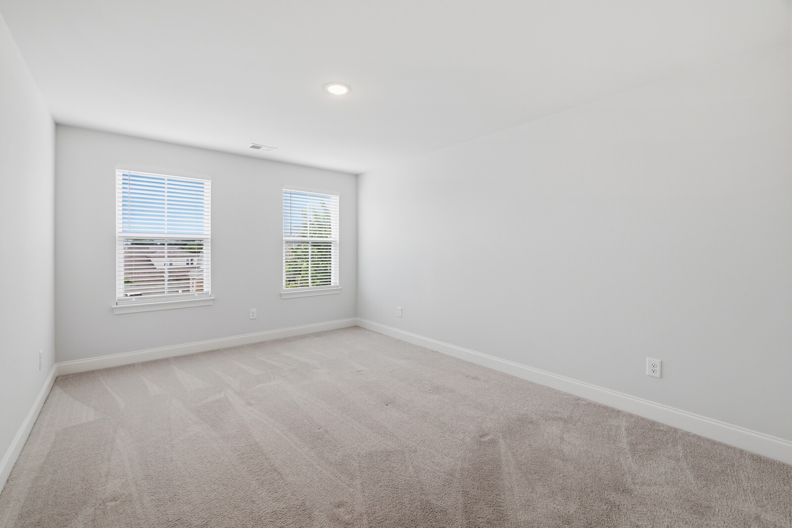 517 Oakvale Ln