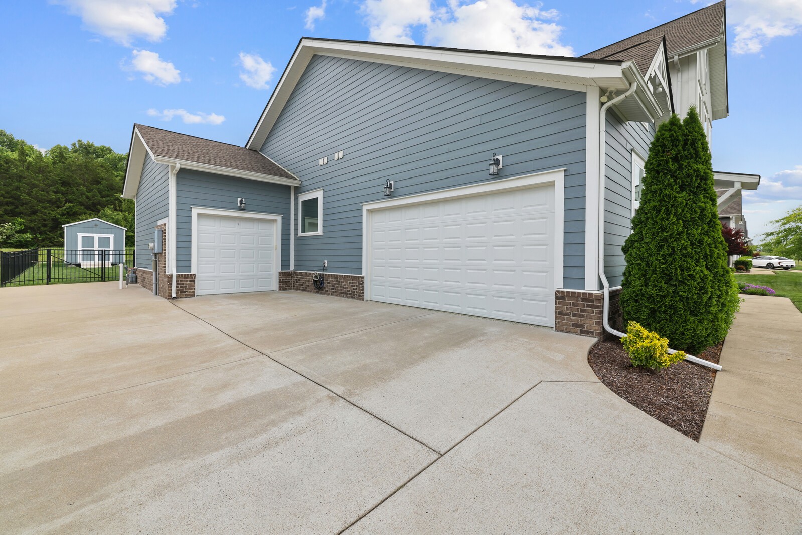 517 Oakvale Ln