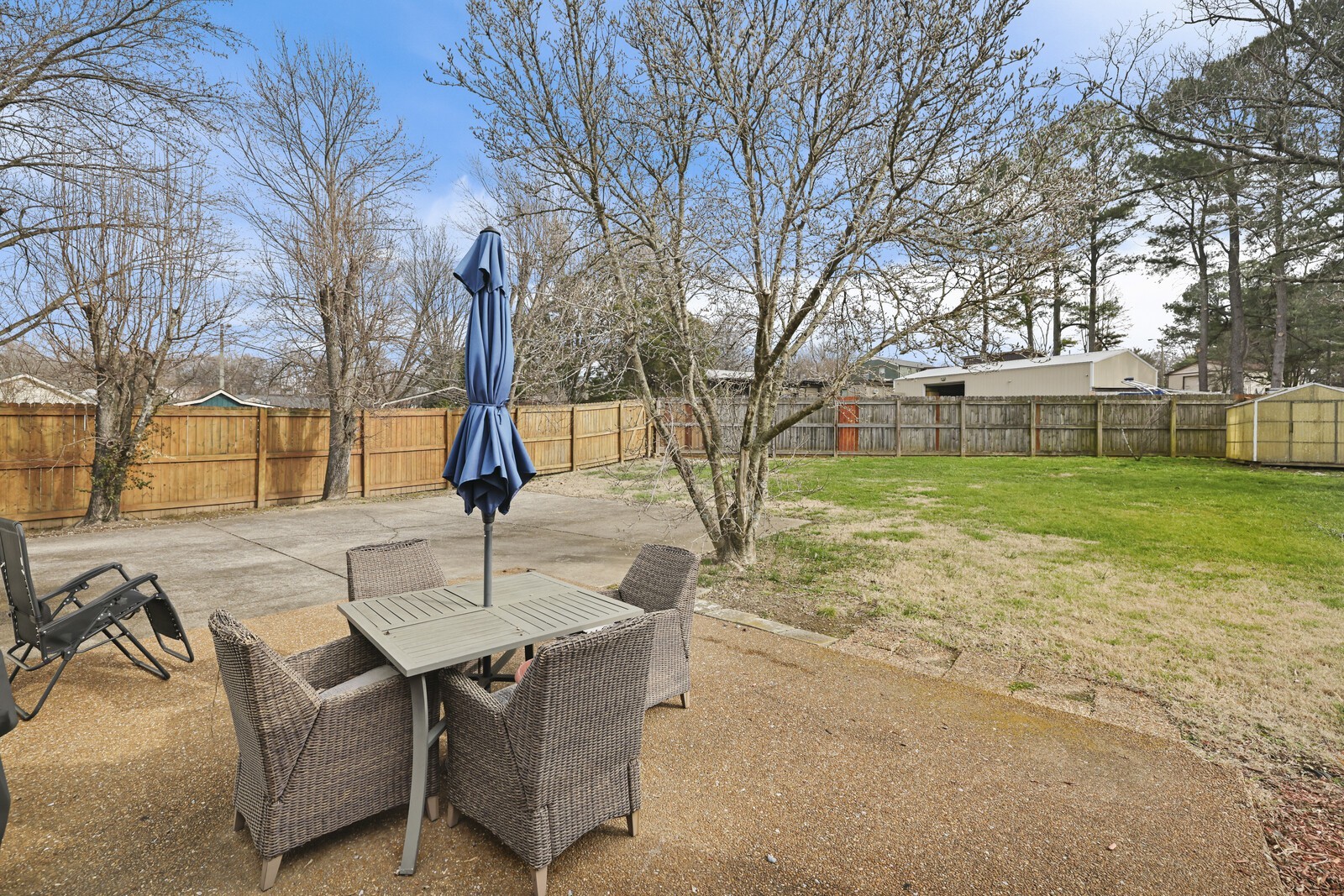 3826 E Ridge Dr