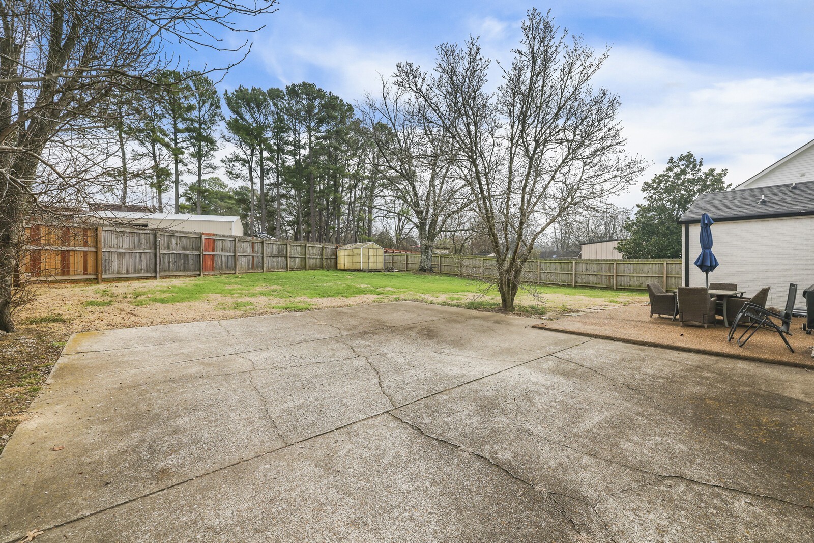 3826 E Ridge Dr