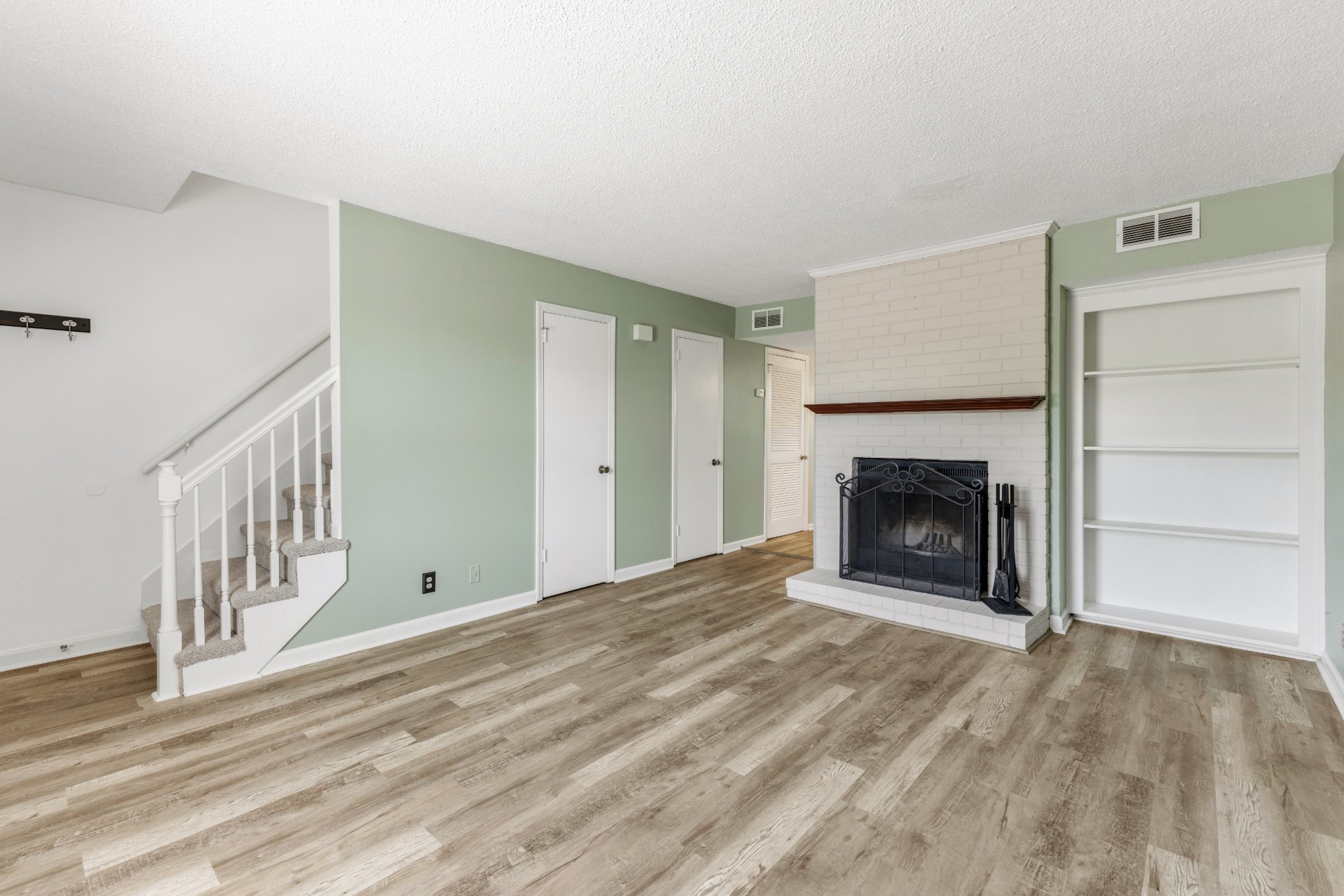 205 Edgewood Dr