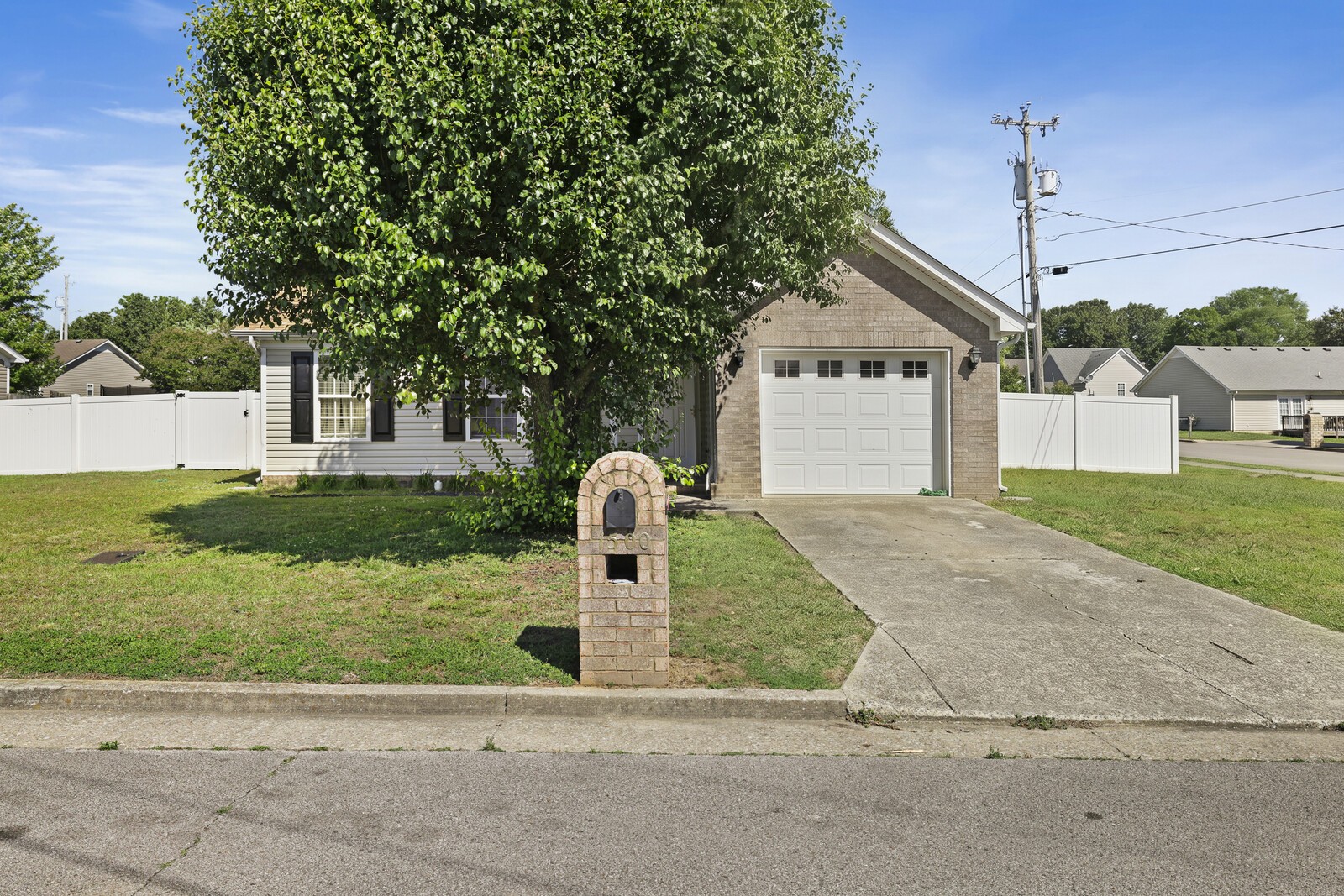 1500 Brookchase Ct