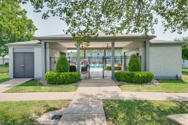 1900 Richard Jones Rd Unit: V10