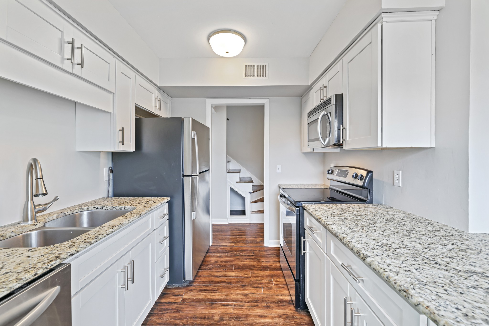 1900 Richard Jones Rd Unit: V10