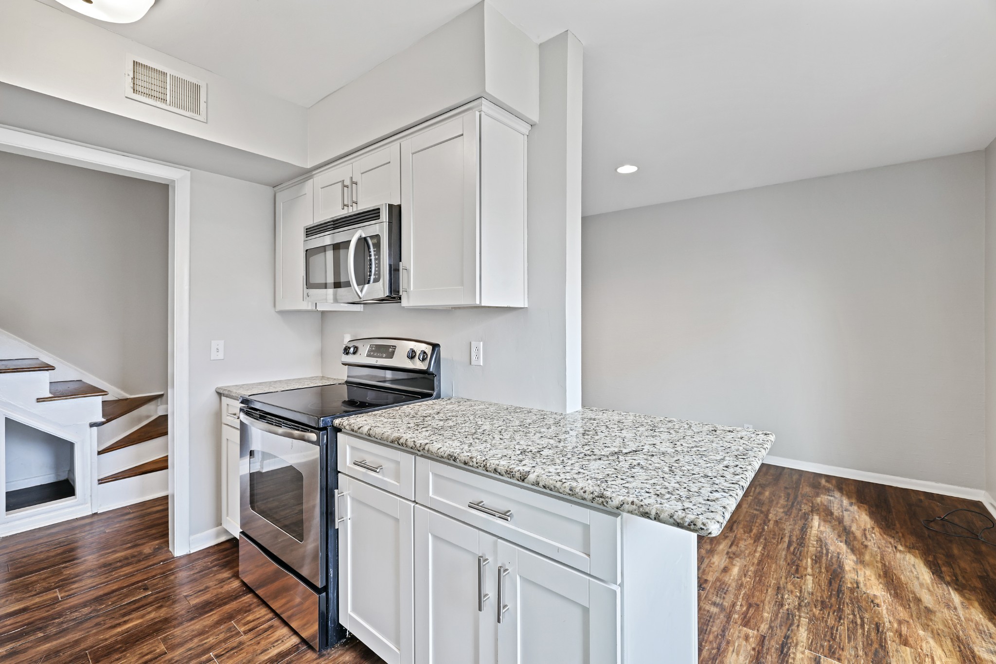 1900 Richard Jones Rd Unit: V10