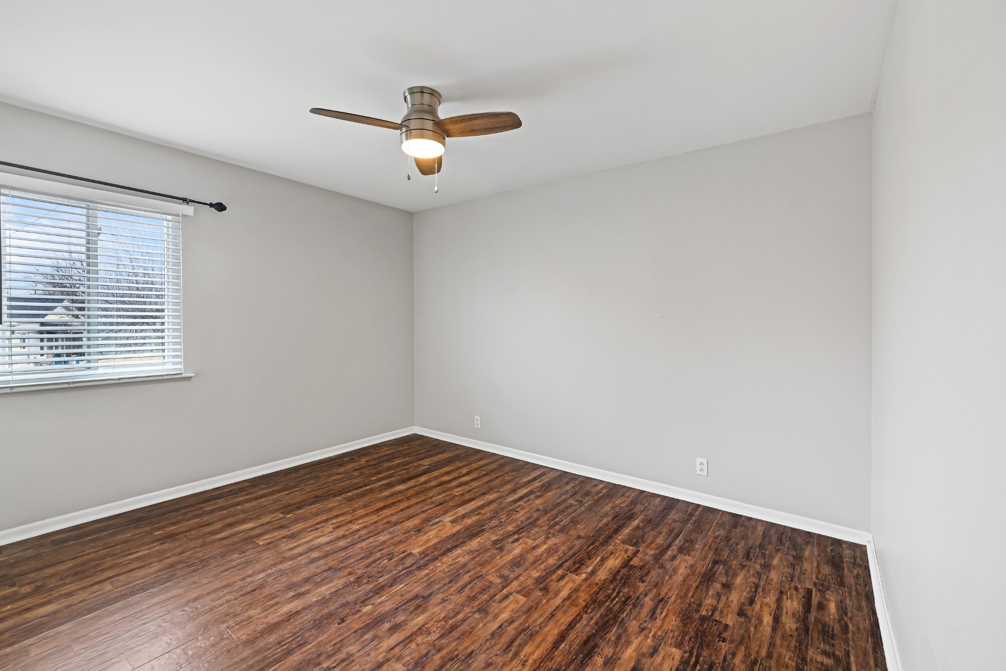 1900 Richard Jones Rd Unit: V10