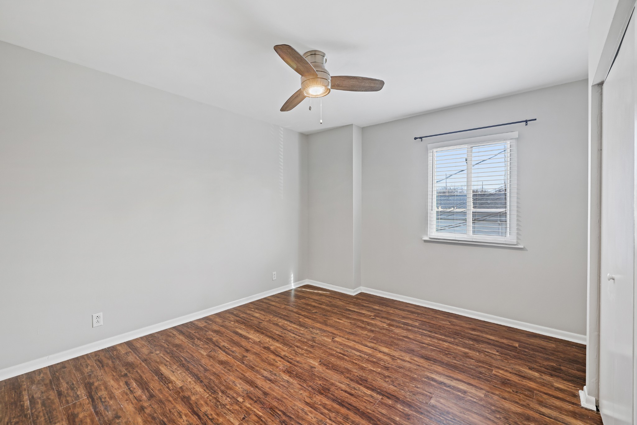 1900 Richard Jones Rd Unit: V10