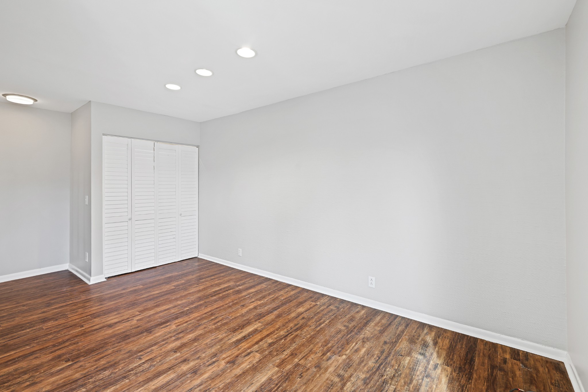 1900 Richard Jones Rd Unit: V10