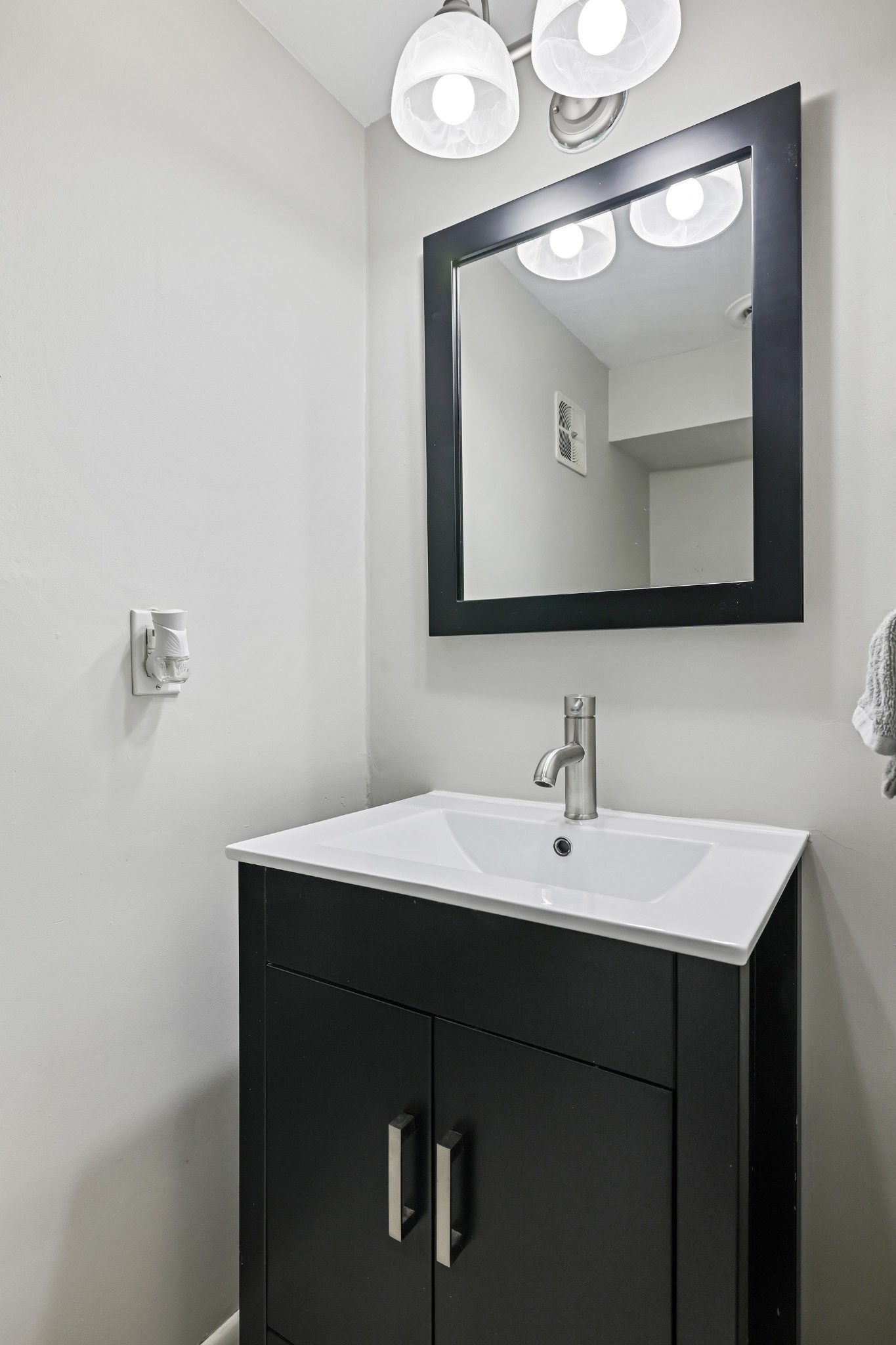 1900 Richard Jones Rd Unit: V10