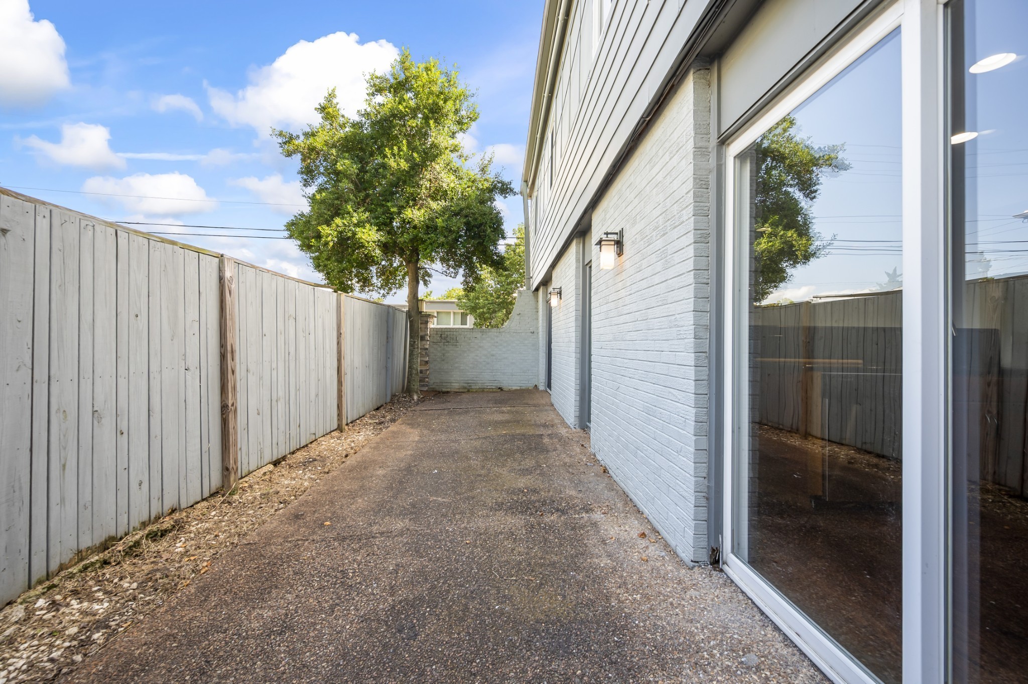 1900 Richard Jones Rd Unit: V10