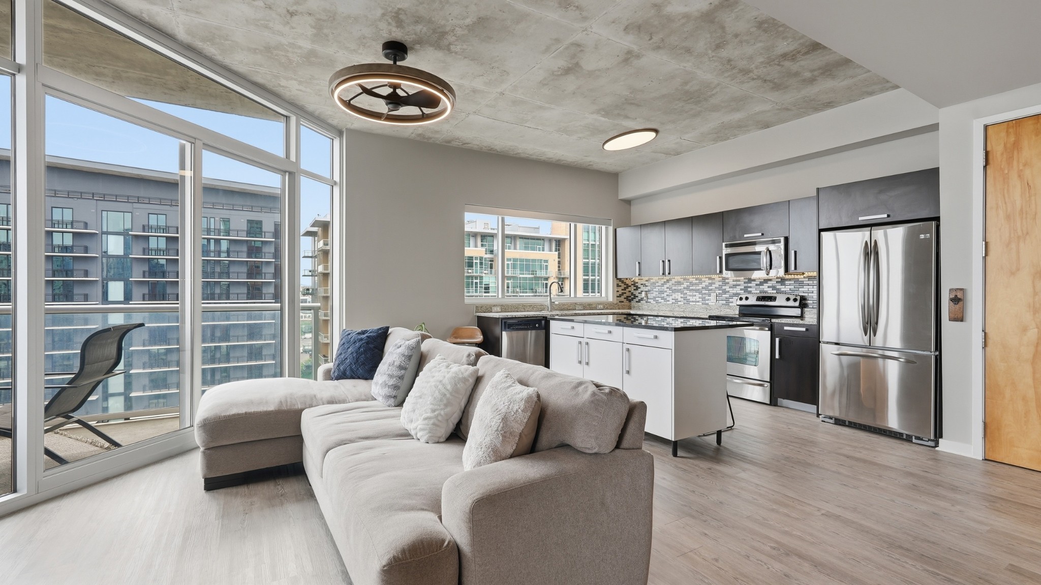 600 12th Ave, S Unit: 1714