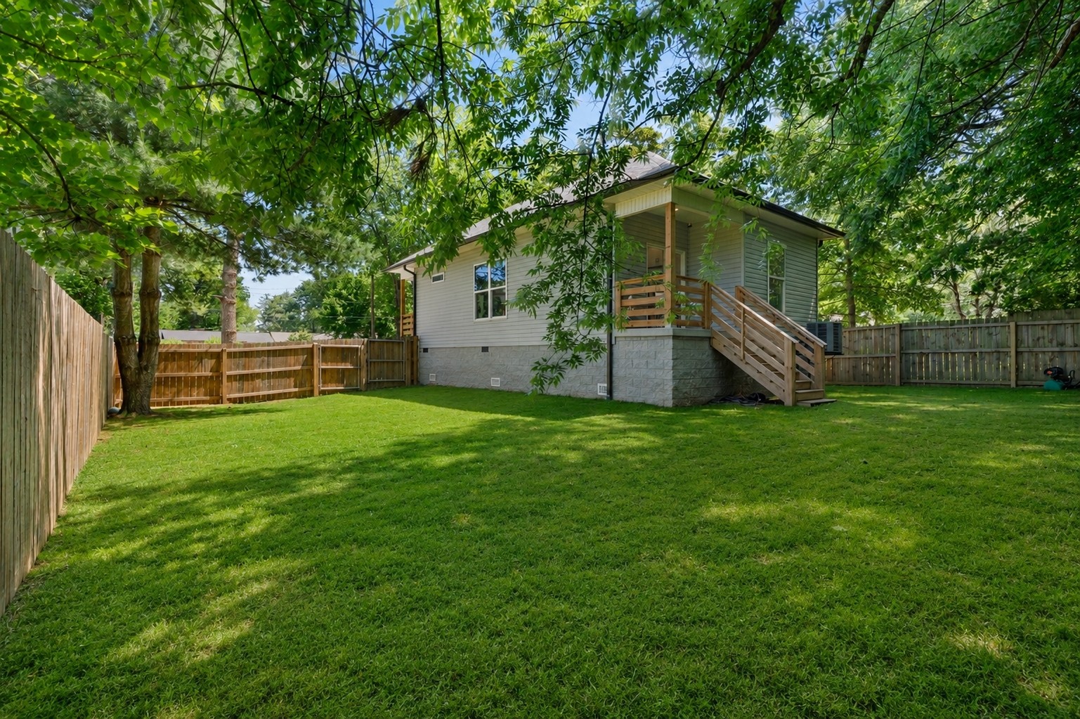 1102 Fernbank Dr
