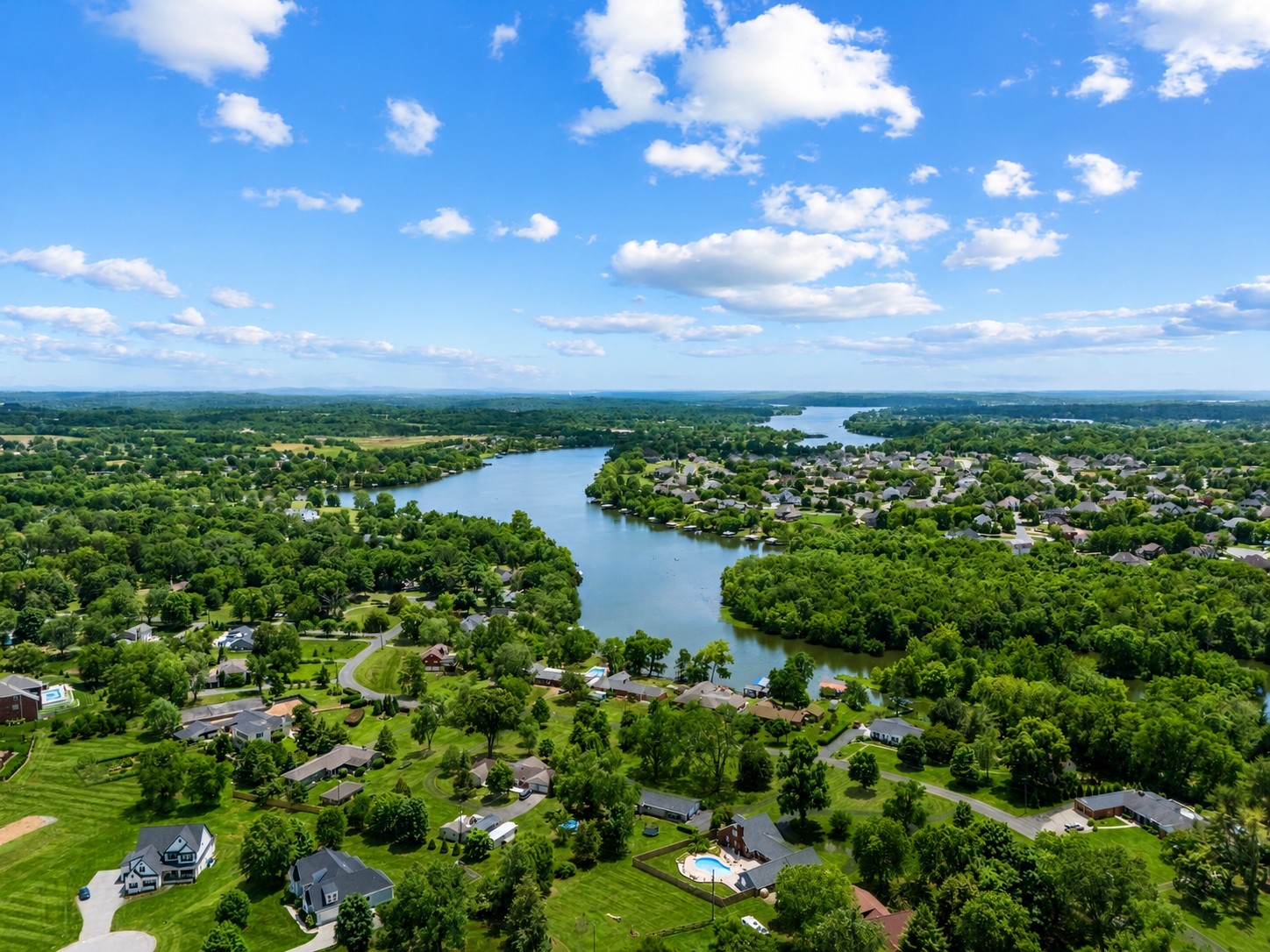 908 Lakeshore Dr