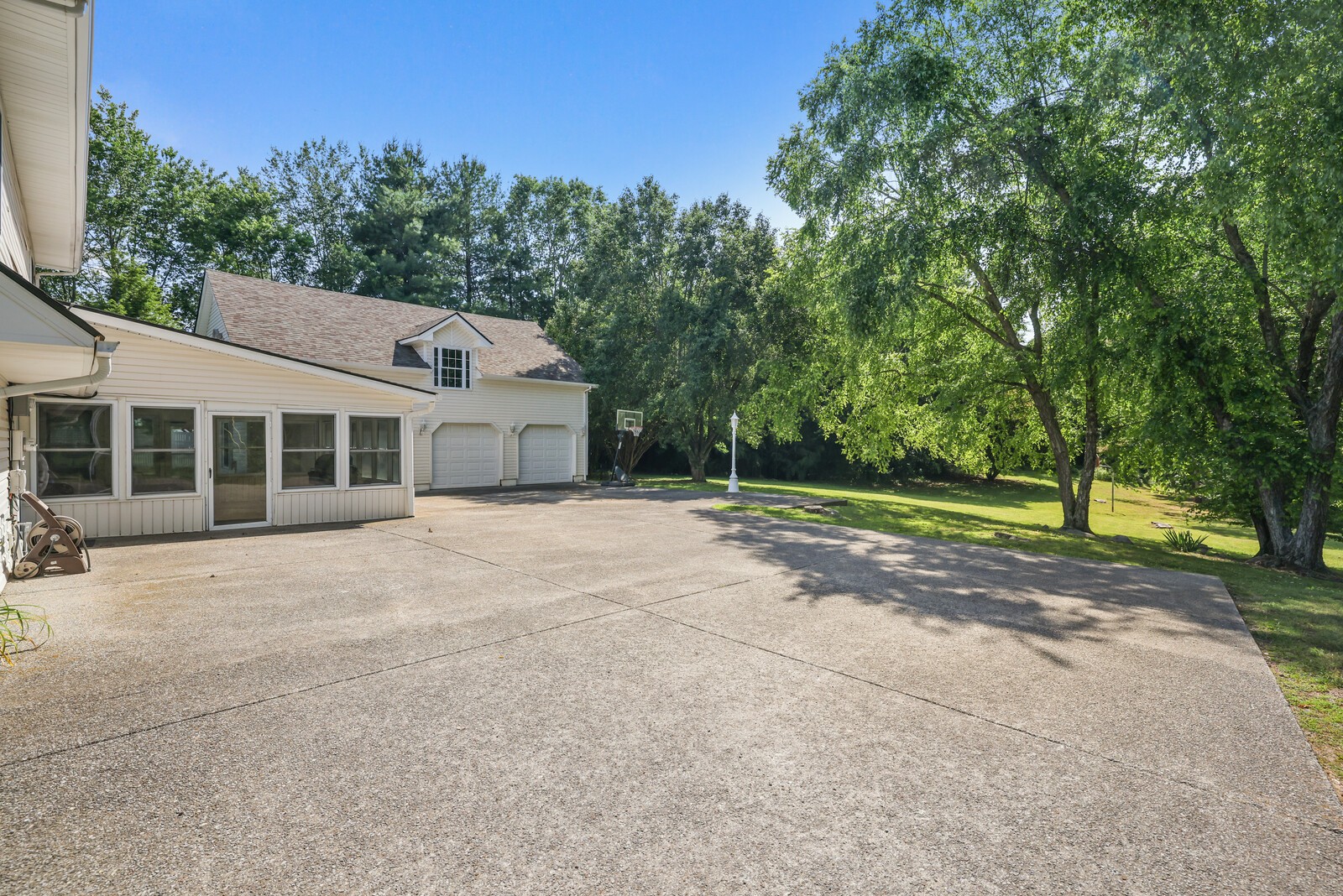 1138 Shahan Rd