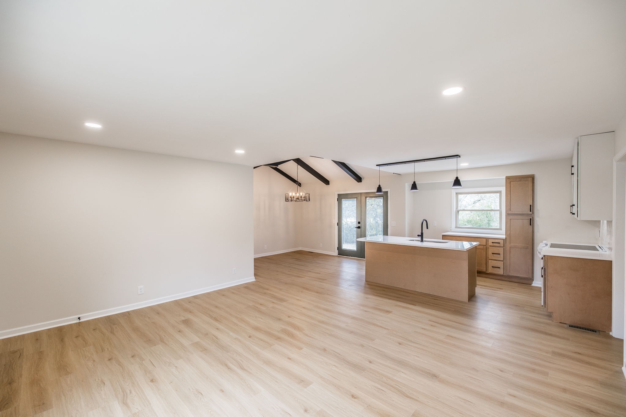 318 Donna Dr