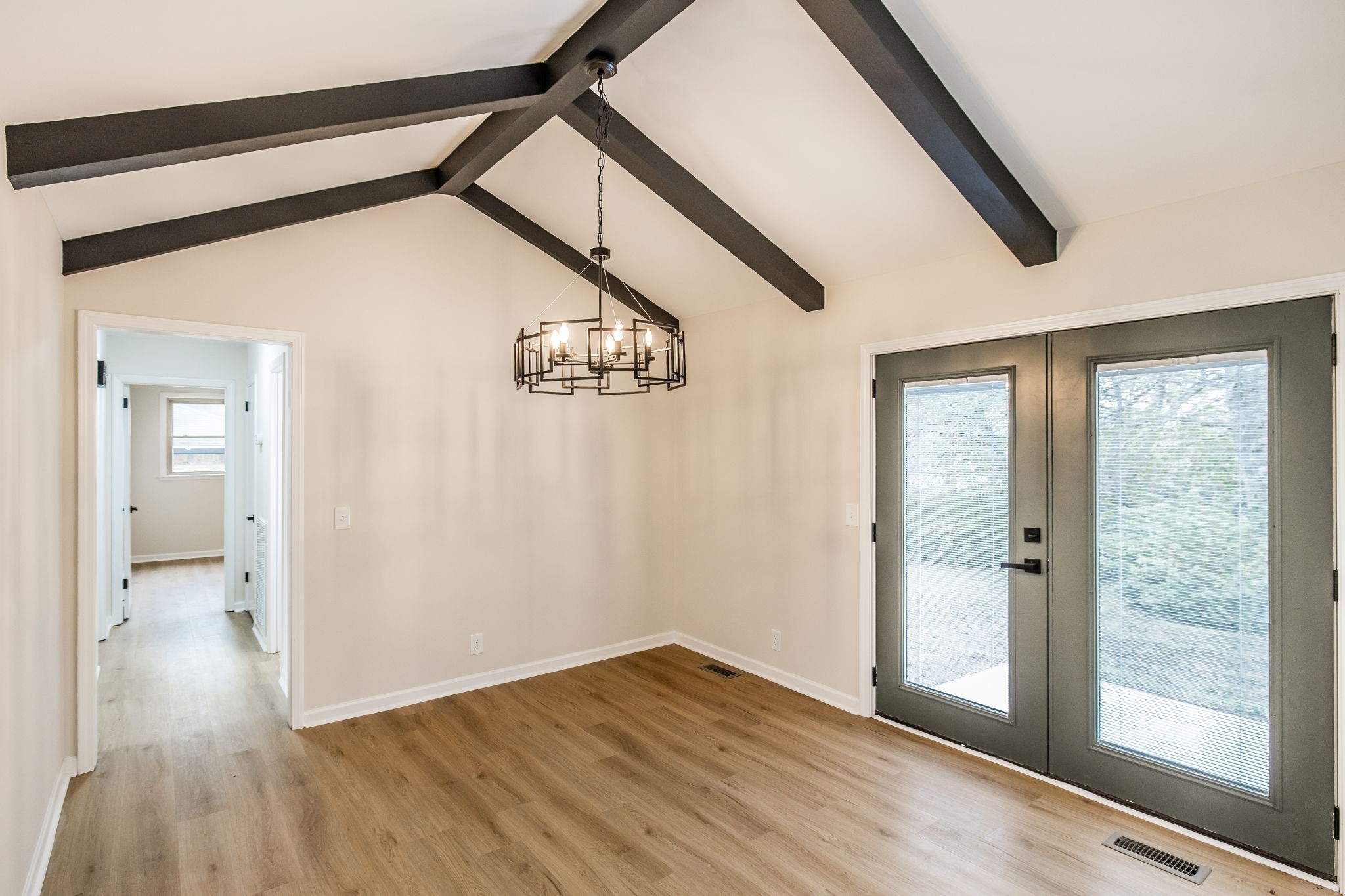 318 Donna Dr