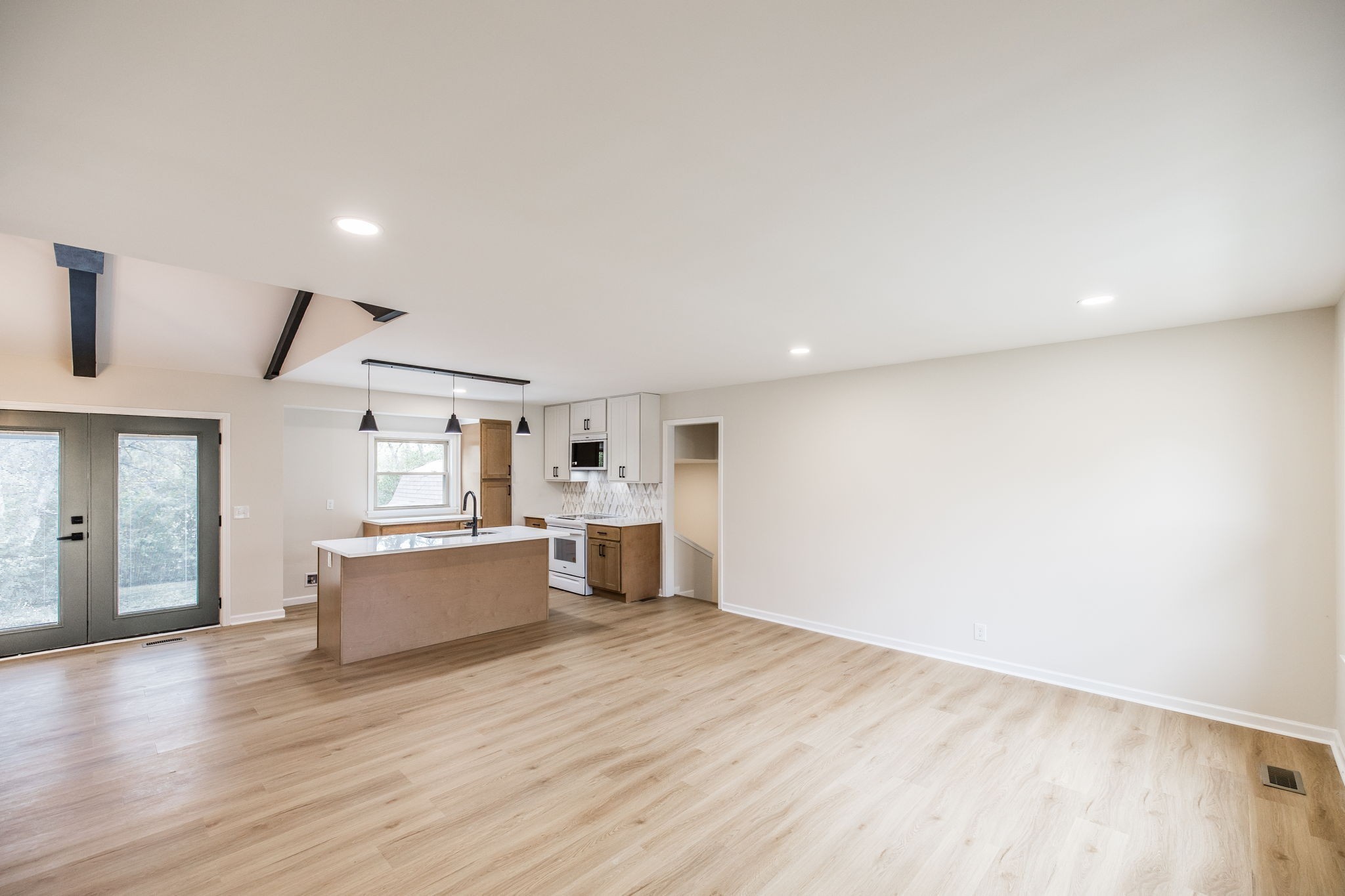 318 Donna Dr