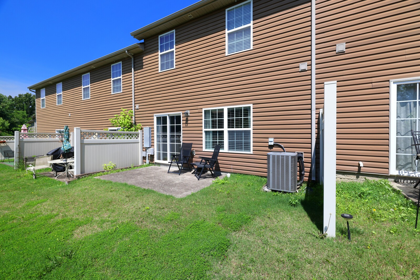1028 Ashmore Dr