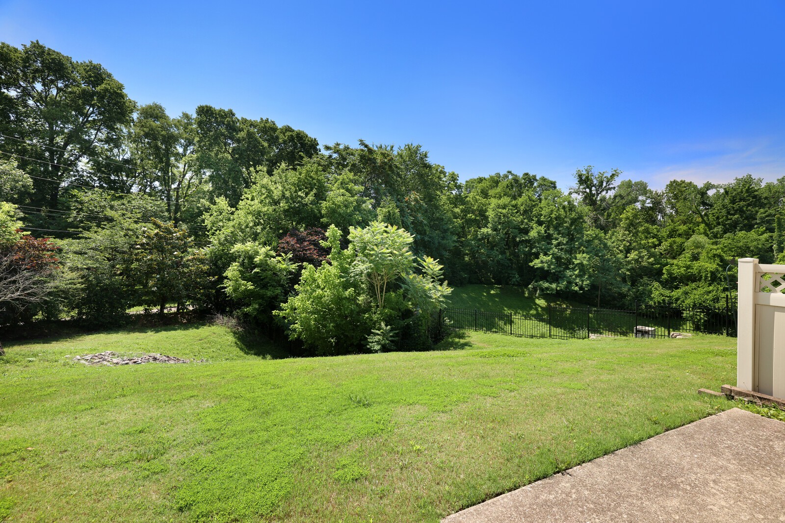 1028 Ashmore Dr