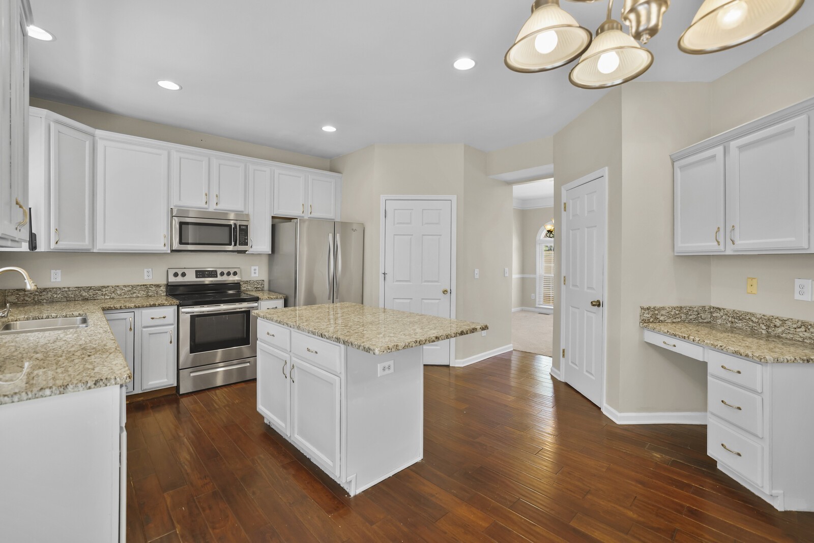 1301 Buckingham Cir