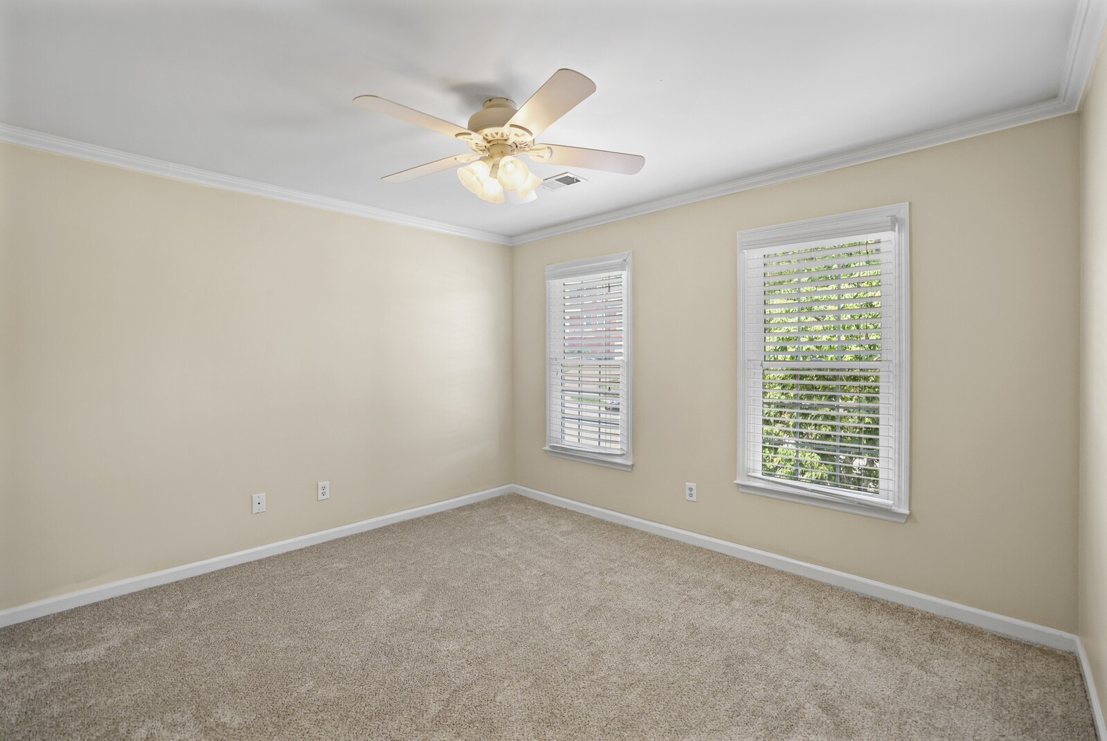 1301 Buckingham Cir