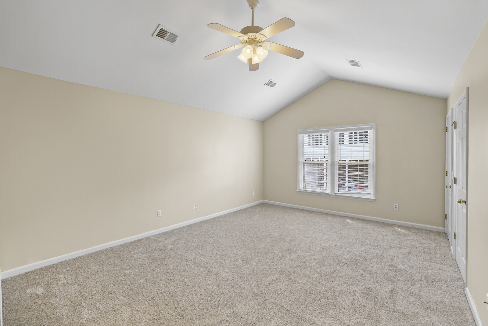 1301 Buckingham Cir