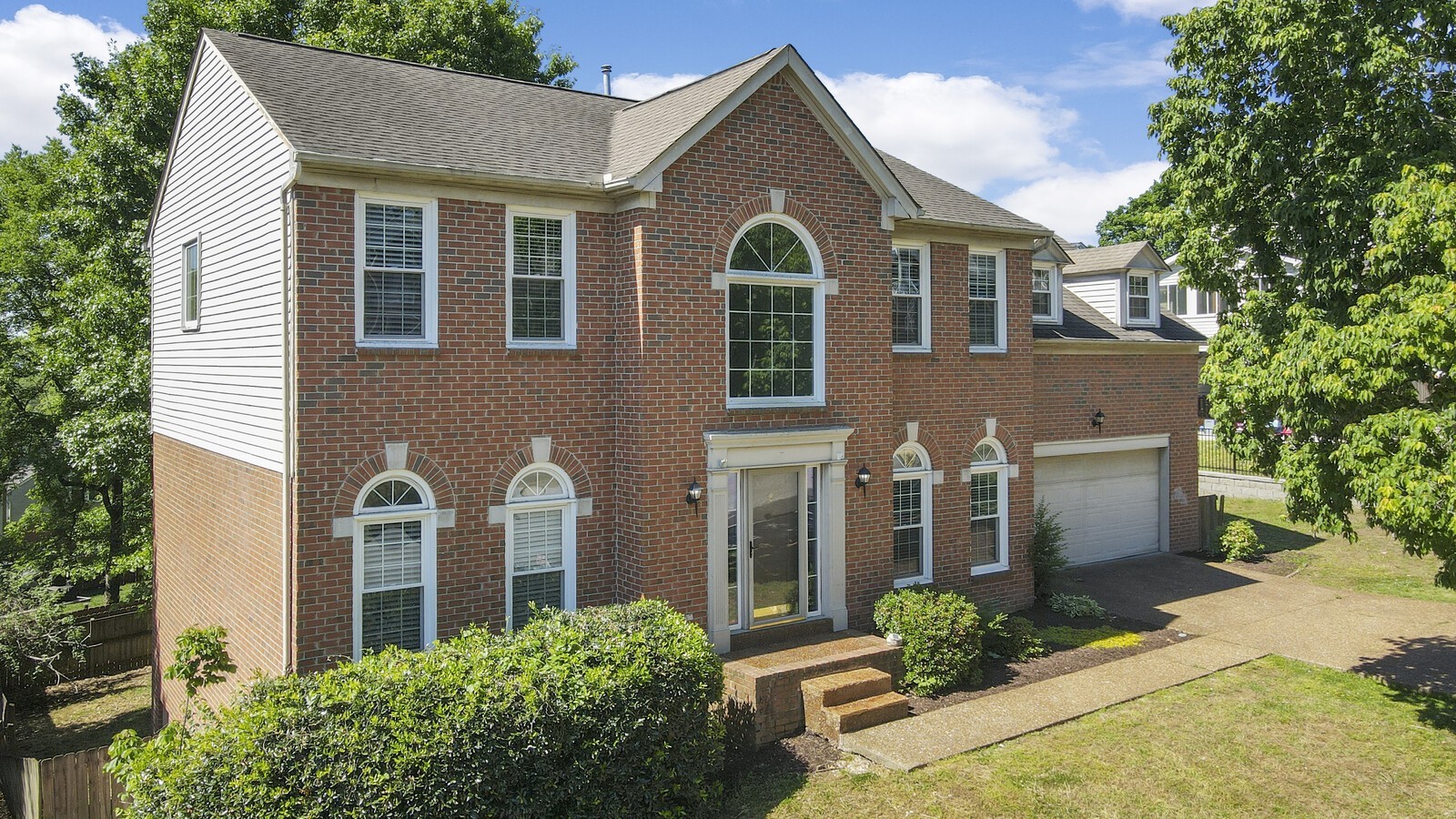 1301 Buckingham Cir