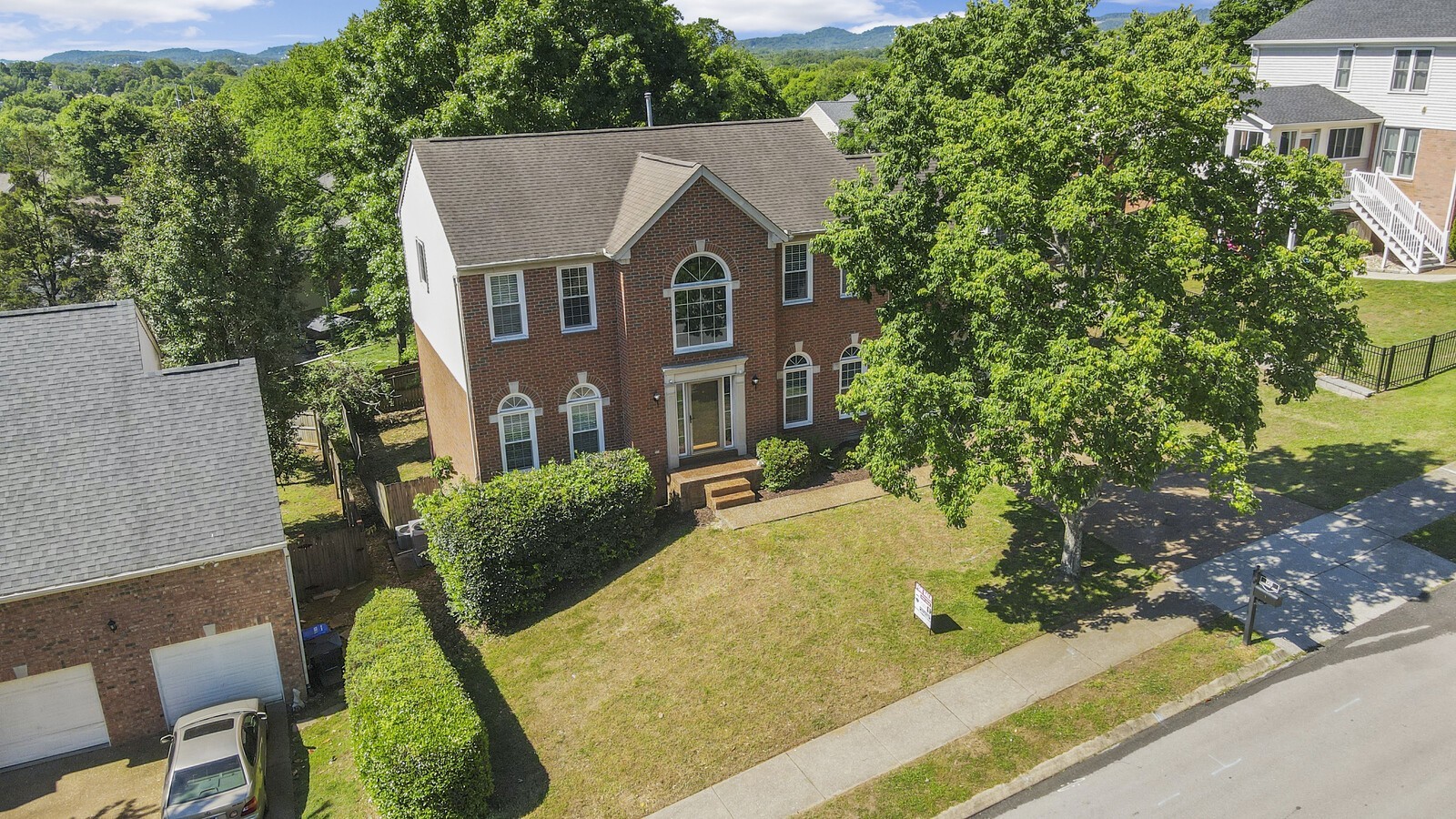 1301 Buckingham Cir