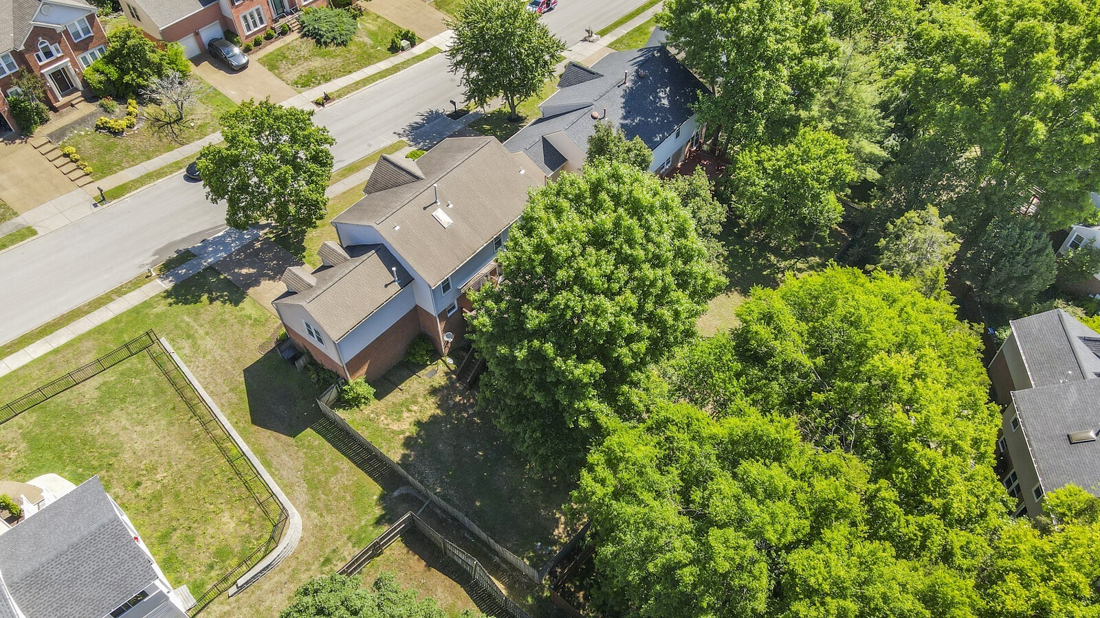 1301 Buckingham Cir
