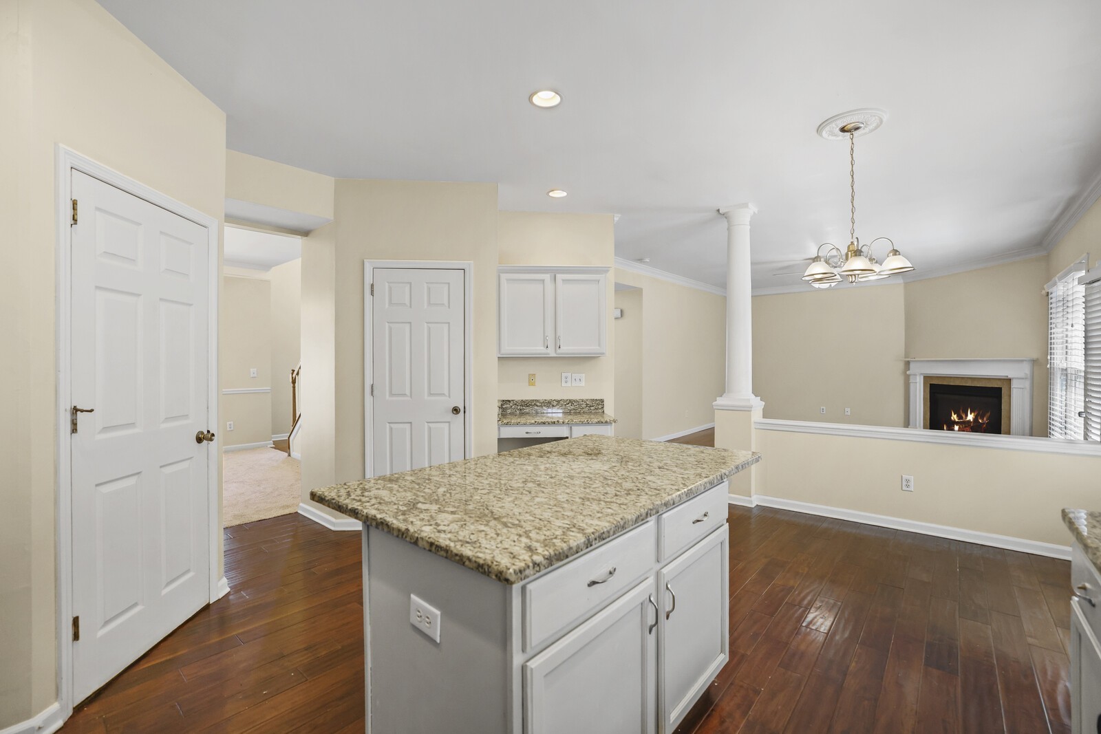 1301 Buckingham Cir