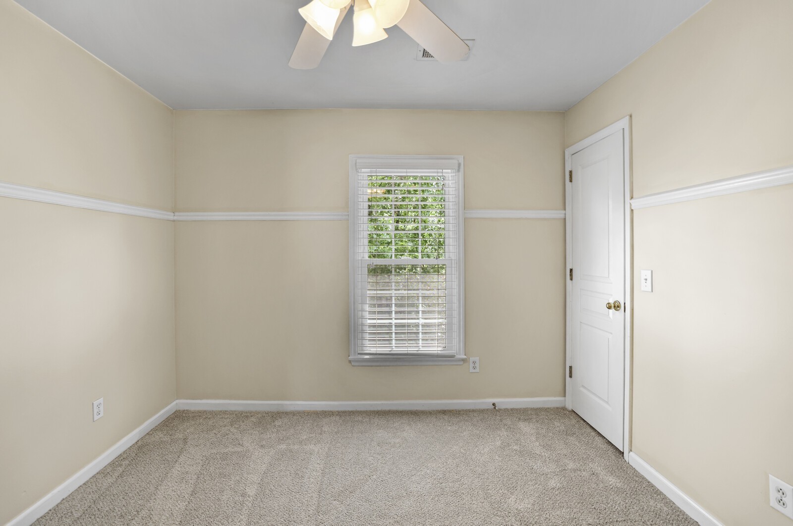 1301 Buckingham Cir