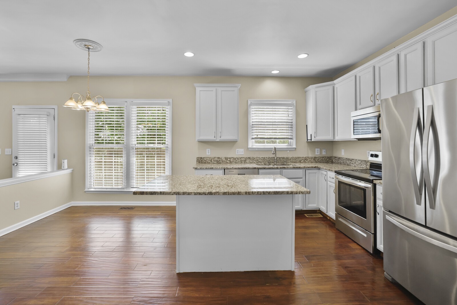 1301 Buckingham Cir