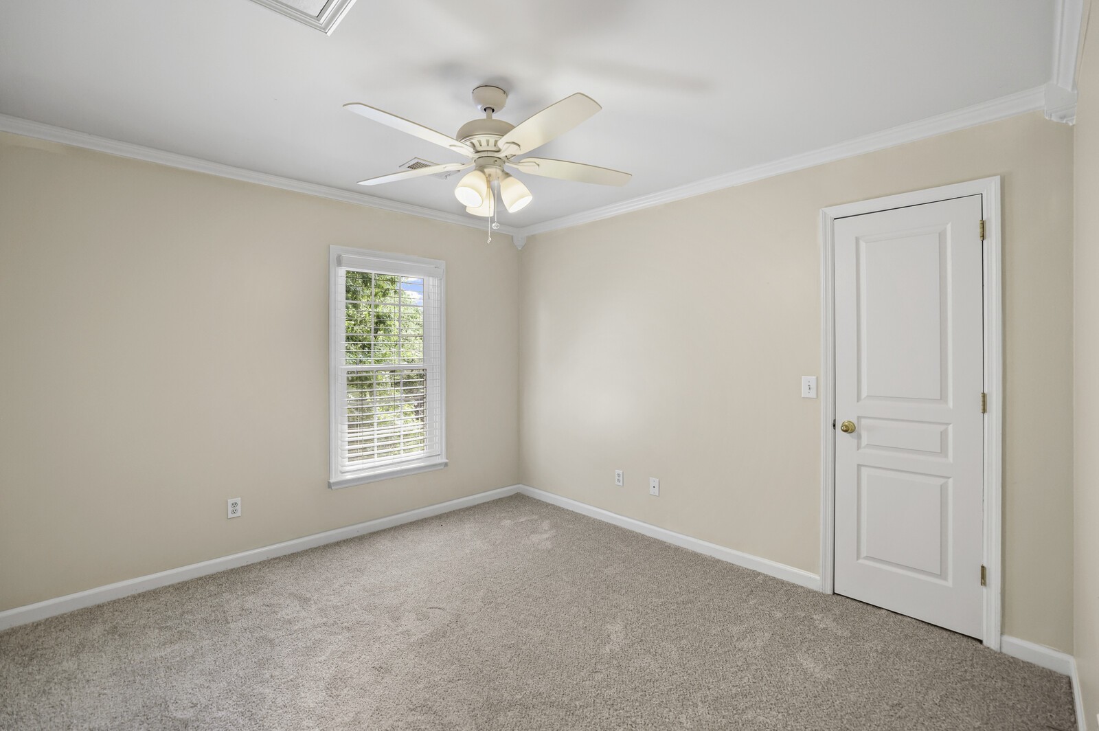 1301 Buckingham Cir