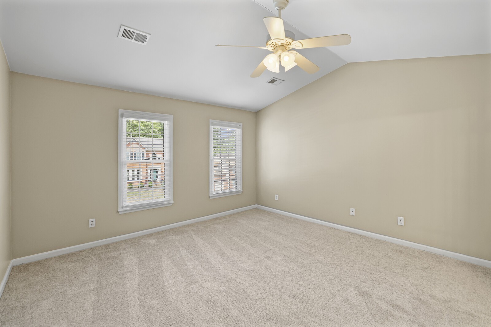 1301 Buckingham Cir