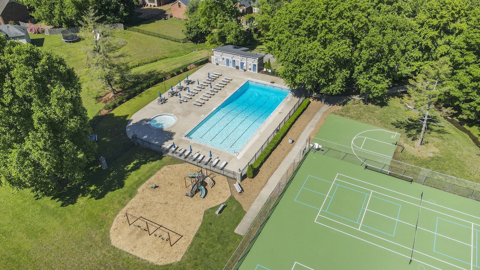 1301 Buckingham Cir