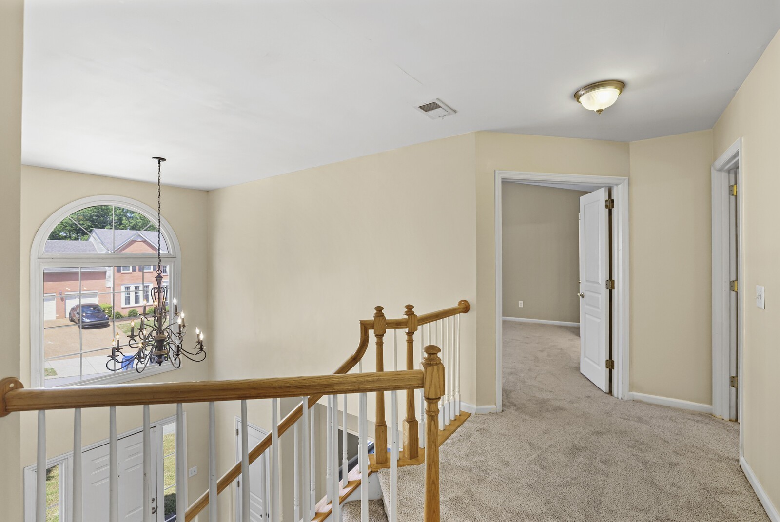 1301 Buckingham Cir