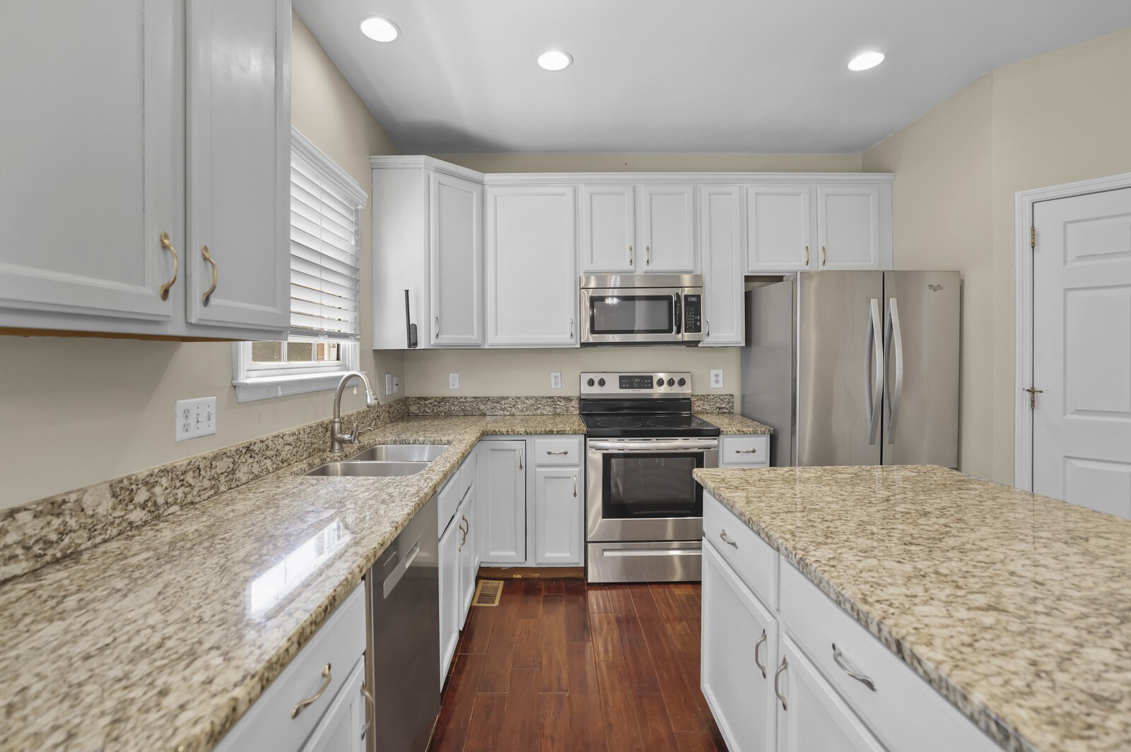 1301 Buckingham Cir