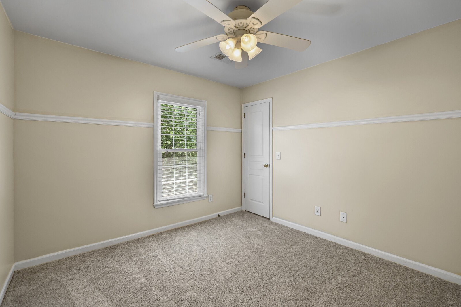 1301 Buckingham Cir