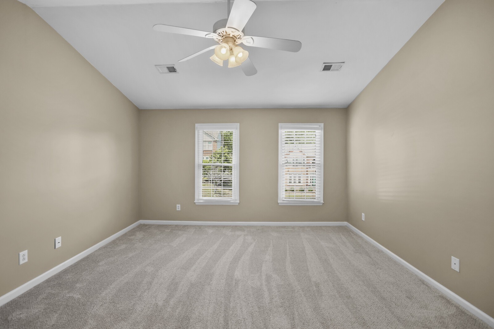 1301 Buckingham Cir