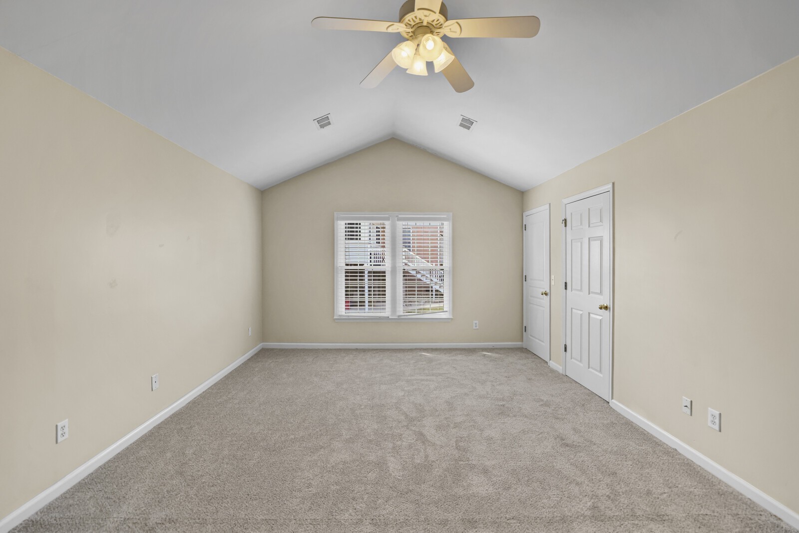 1301 Buckingham Cir