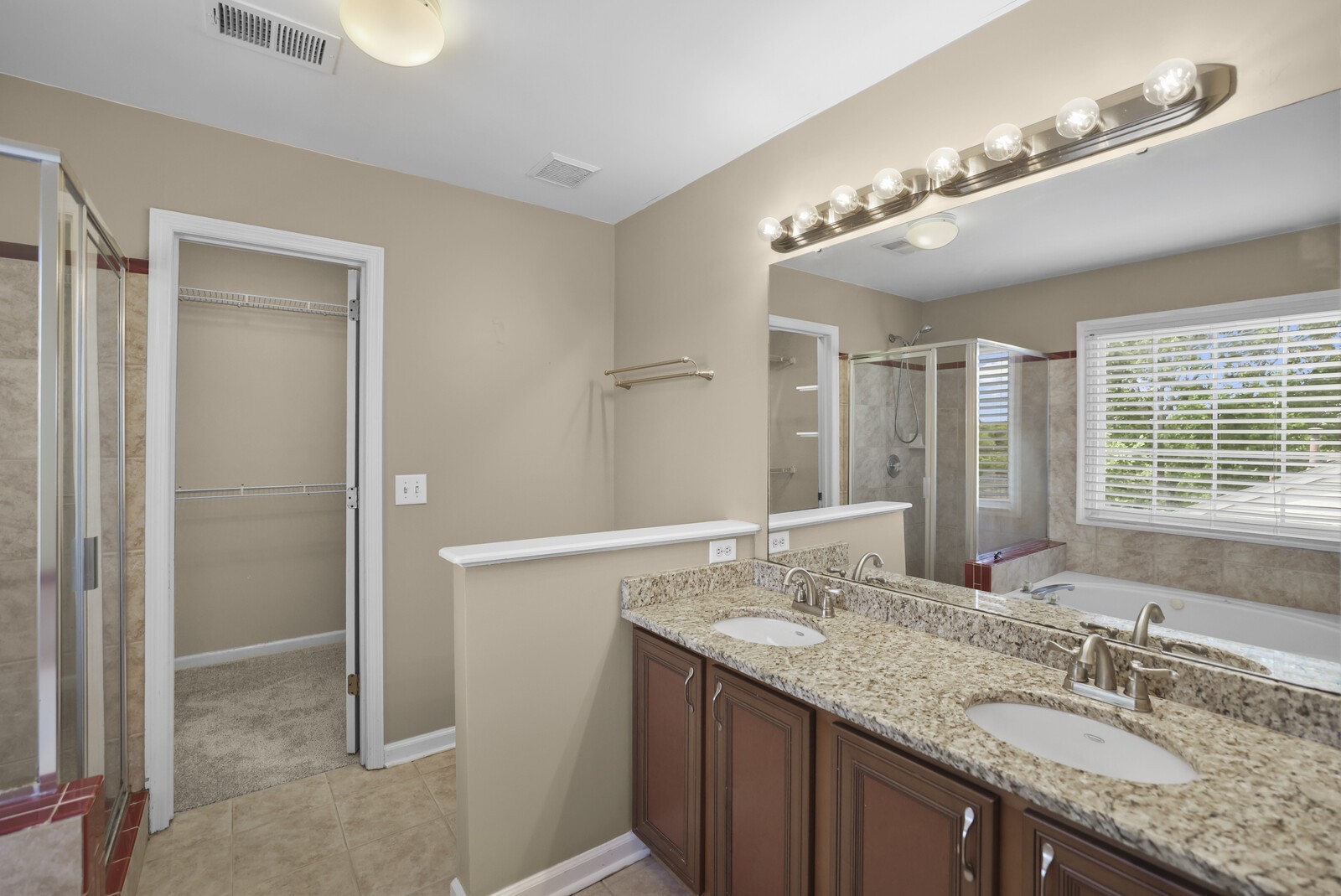 1301 Buckingham Cir