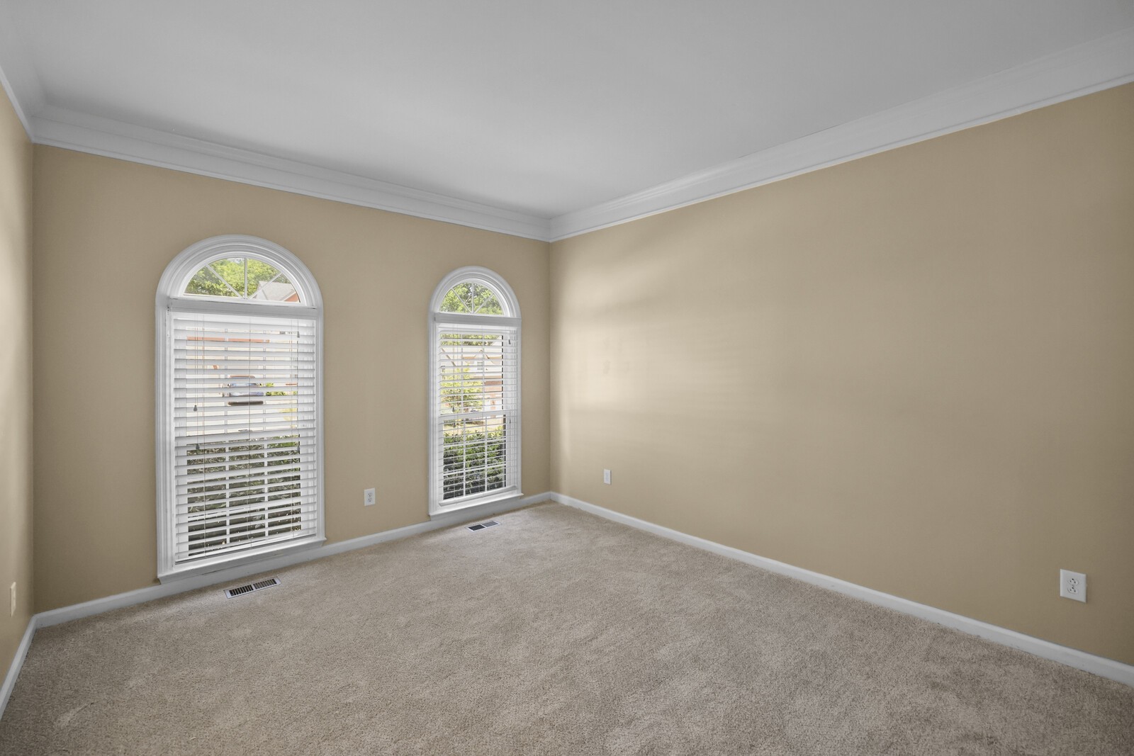 1301 Buckingham Cir