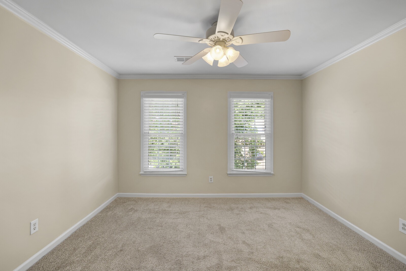 1301 Buckingham Cir