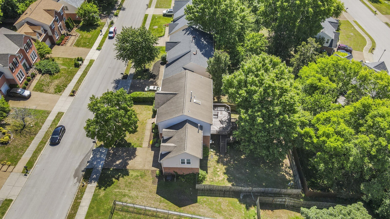 1301 Buckingham Cir